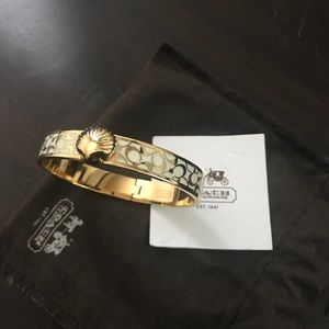 Coach |Gold and White Sea Shell Clasp Bracelet